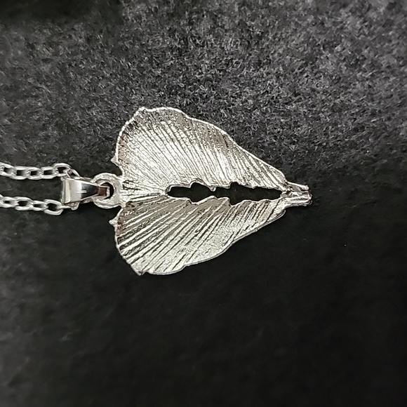 Angel wing necklace - Picture 3 of 5
